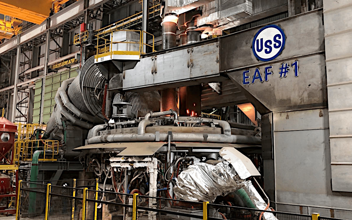 Electric arc furnace for steelmaking
